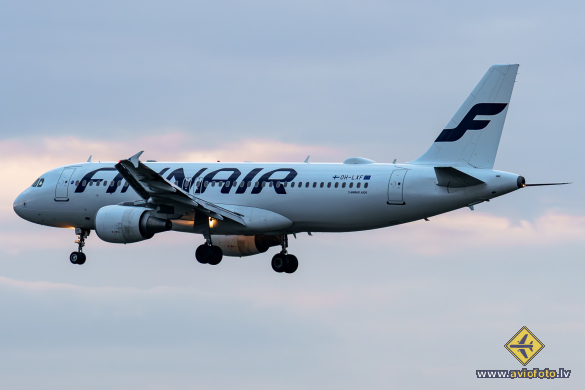Airbus A320-214